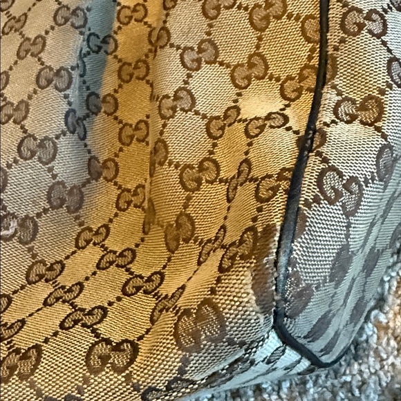 Gucci GG Canvas Sukey Purse - Picture 14 of 15